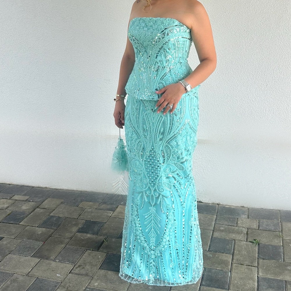 Elegant Strapless Blue top and skirt